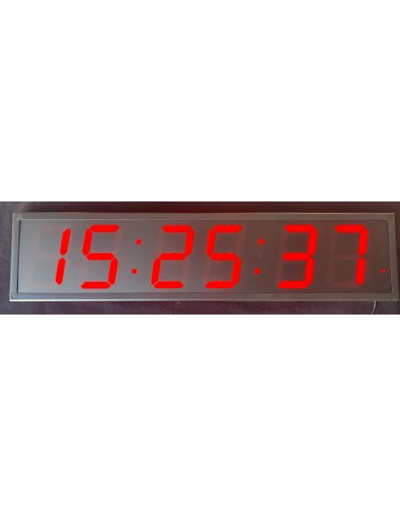 Reloj digital grande con segundos. 97x23x4cm.